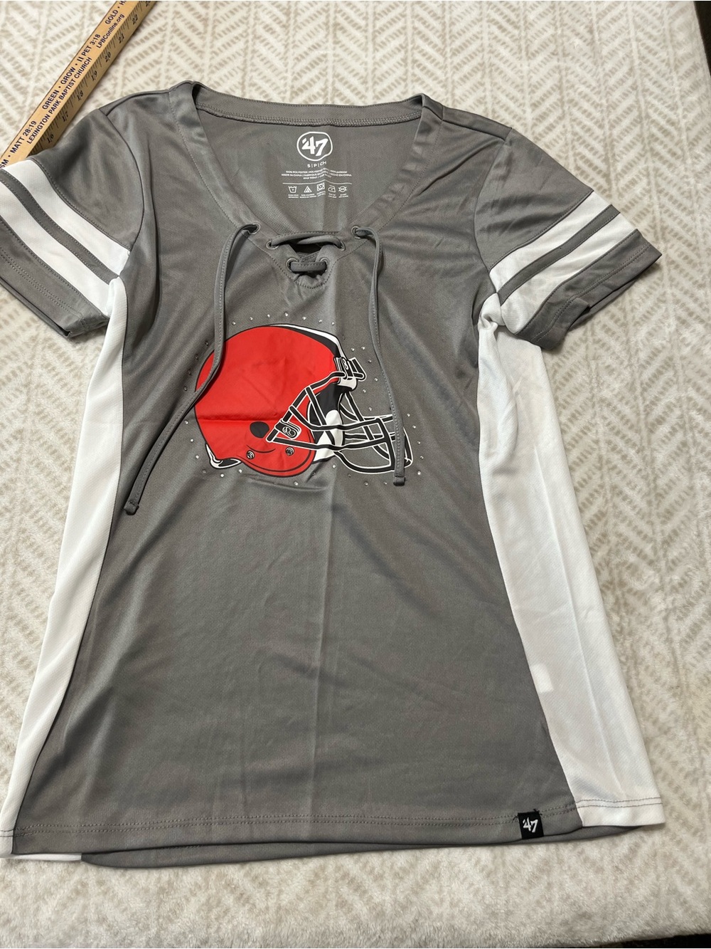 ’47 Brand Cleveland Browns lace-up football jersey-style shirt. Small